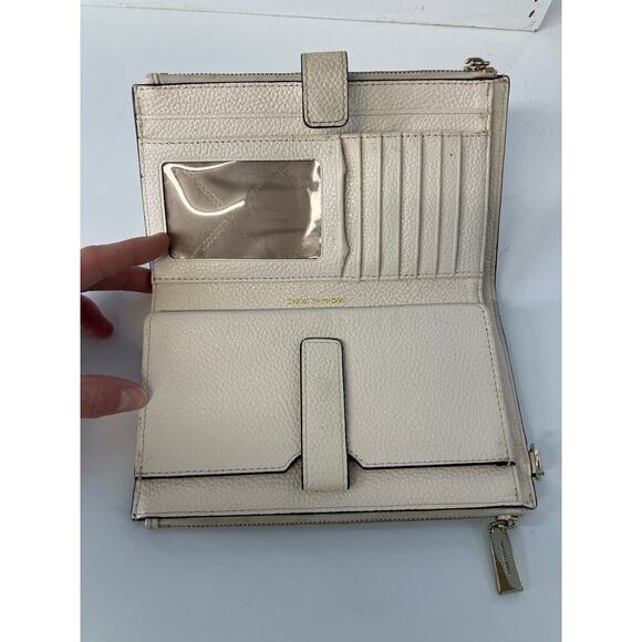 MICHAEL KORS, LARGE IVORY PEBBLED LEATHER WALLET - Picture 11 of 16